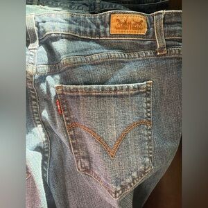 Size 14 preloved Levi jeans. Straight leg